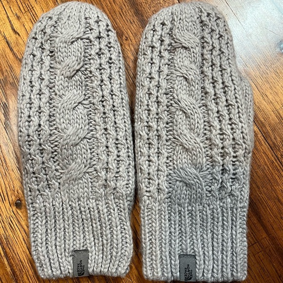 The North Face Gray Knit Pom Beanie and Mittens fleece lined Set - Picture 5 of 7